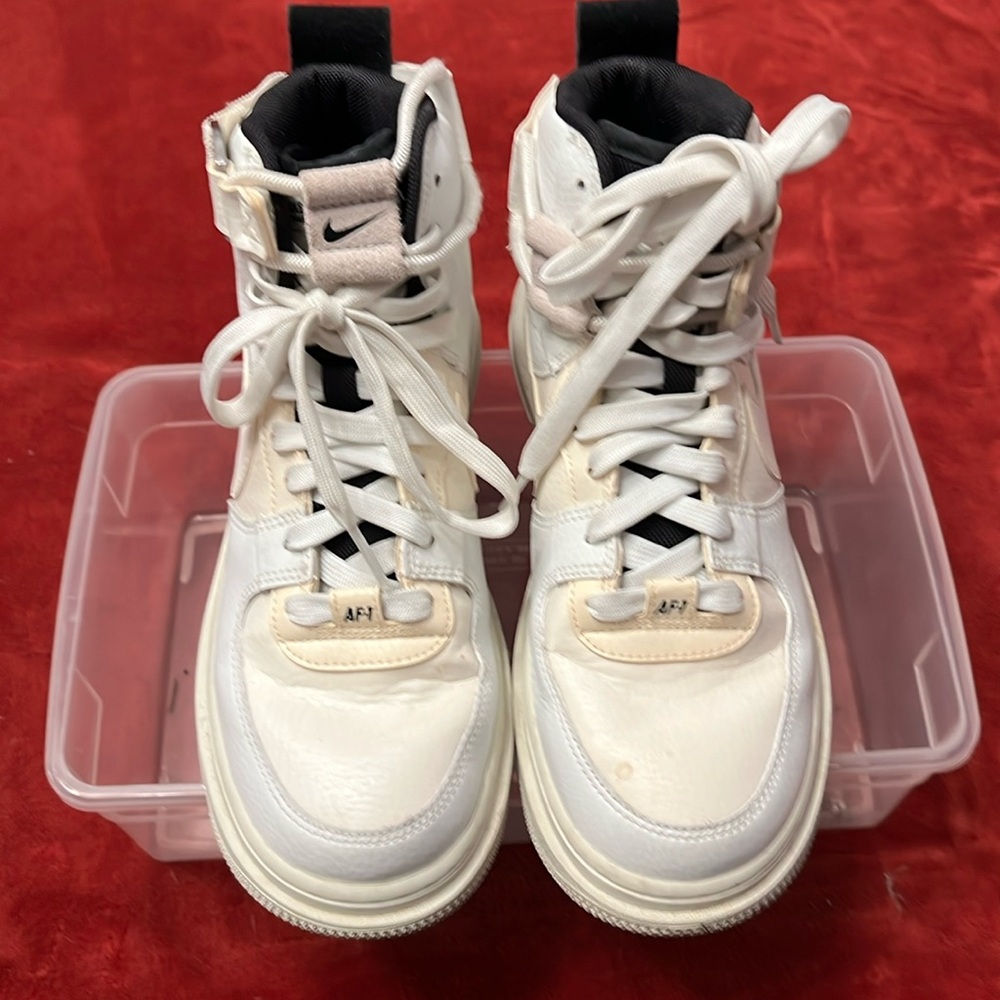 Nike AF1 HI UT 2.0 lace up WINTER boot.  Women’s 7.